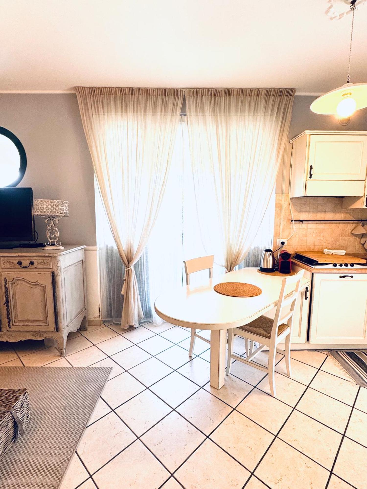 Appartamento La Perla Torri Del Benaco Exterior foto