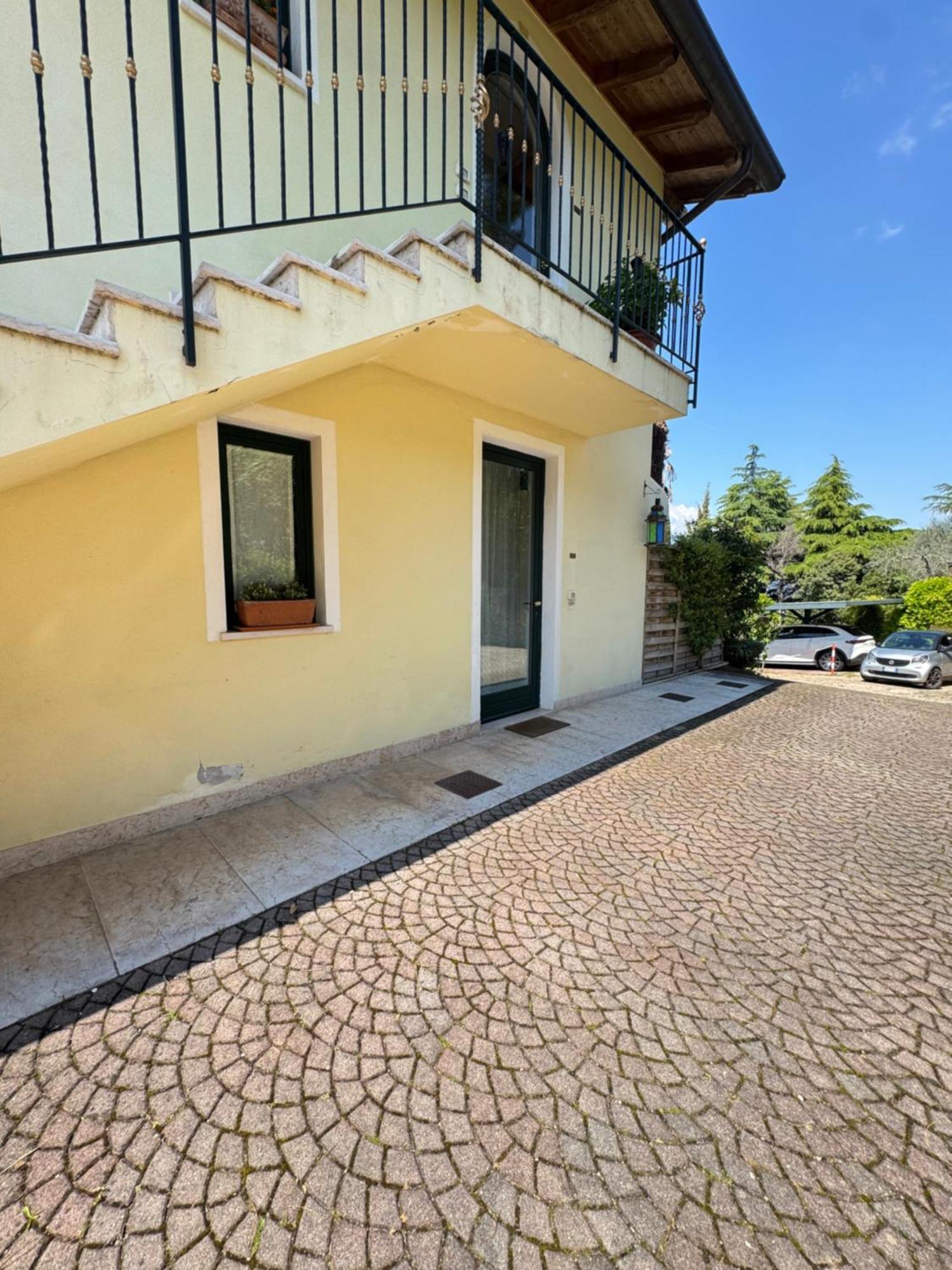 Appartamento La Perla Torri Del Benaco Exterior foto